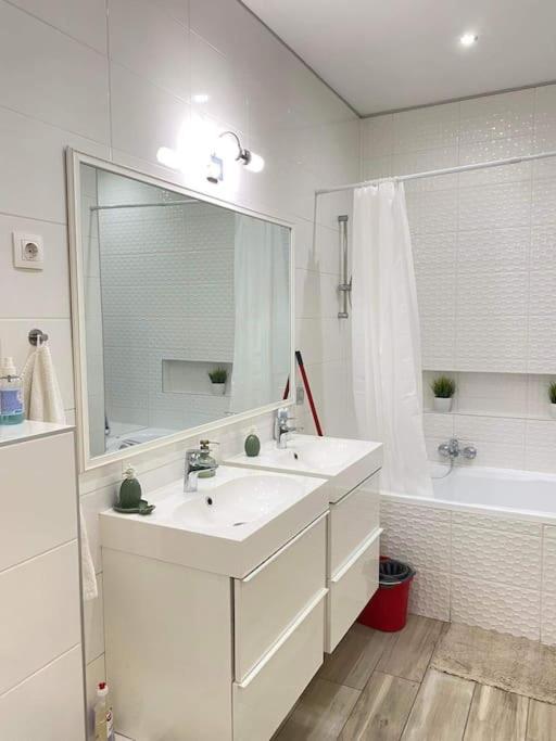 Wesselenyi Utca 4 * Budapest